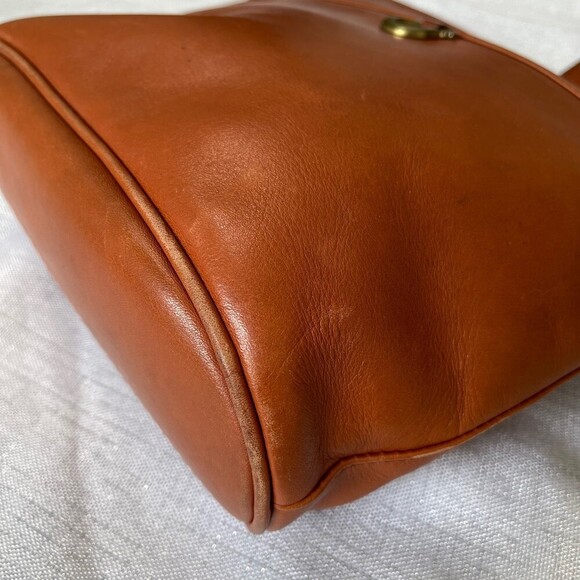 Etienne Aigner Leather Crossbody Bag. Brown Leather. - Picture 8 of 12